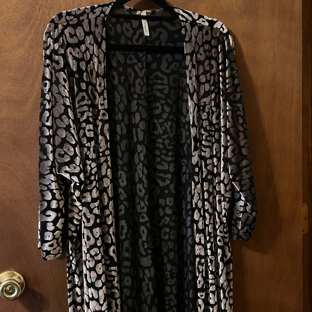 Lilypad Black 3/4 sleeved kimono